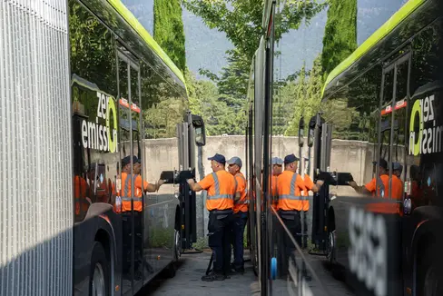 SASA AG schreibt die Lieferung von bis zu 57 batterieelektrischen Bussen aus. Die Vergabe umfasst 42 Fahrzeuge sowie Optionen für weitere 15 Busse. (Foto: LPA/SASA AG/Lucia Rose Buffa)