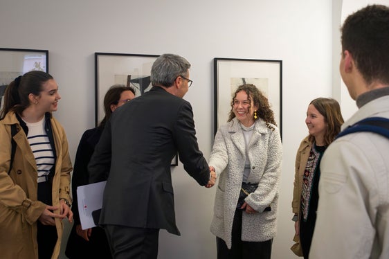 Un momento dell'incontro tra il presidente Kompatscher e la delegazione dell'Associazione Universitaria Sudtirolese. (Foto: ASP/Fabio Brucculeri)