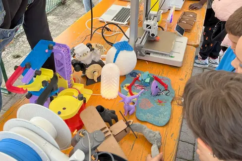 Rete, tecnologia, giovani e Natale. Sono 12 i Centri giovanili della provincia che metteranno a disposizione di ragazze e ragazzi laboratori dedicati alla realizzazione di gadget natalizi a carattere tecnologico. (Foto: USP)