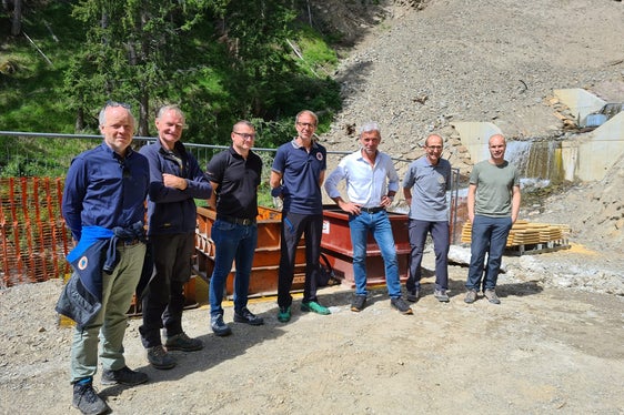 Foto di gruppo al termine del sopralluogo al rio Mesner in Val d'Ultimo (Foto: ASP/Agenzia per la Protezoine civile/Judith Weissensteiner)