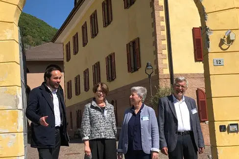 Bildungslandesrat Philipp Achammer, Gertrud Verdorfer (Direktorin Pädagogische Abteilung der Deutschen Bildungsdirektion), Christine Gasser (stellvertretende Direktorin der Pädagogischen Abteilung) und Rudolf Meraner (ehemaliger Direktor der Pädagogischen Abteilung) bei den Rechtenthaler Gesprächen zur Schulentwicklung in Tramin (Foto: LPA/Helga Huber)