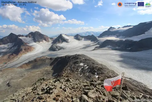 Die Auswirkungen des Klimawandels auf die Gletscher und Maßnahmen zu ihrer Überwachung waren Thema der heutigen Videokonferenz mit der nationalen Zivilschutzbehörde. Im Bild eine Momentaufnahme der Webcam auf dem Übeltalferner im Ridnauntal am heutigen Nachmittag (Quelle: Agentur für Bevölkerungsschutz/Interreg-Projekt GLISTT)