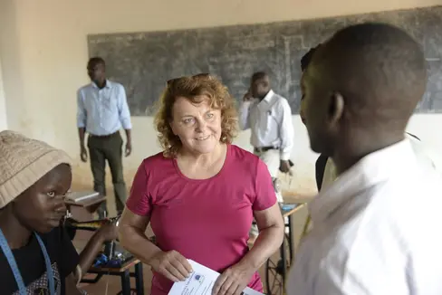 Landesrätin Rosmarie Pamer ist derzeit in Uganda und besichtigt einige Institutionen und Projekte, die mit Südtiroler Unterstützung verwirklicht worden sind. Dazu zählt der Bau einer Berufsschule in Bukulula, in dem 200 Jugendliche eine Ausbildung absolvieren. (Foto: LPA/Hannes Wisthaler)