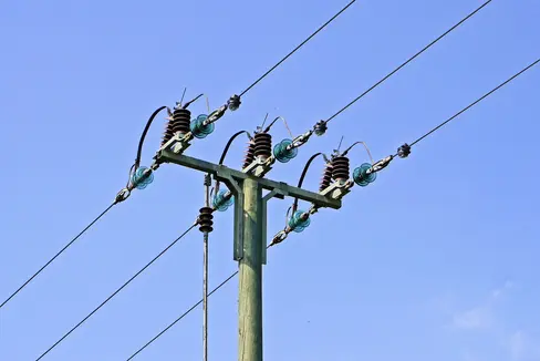 In Val Pusteria, la rete a media tensione verrà ammodernata per migliorare la sicurezza dell'approvvigionamento elettrico (Foto: Pixabay)