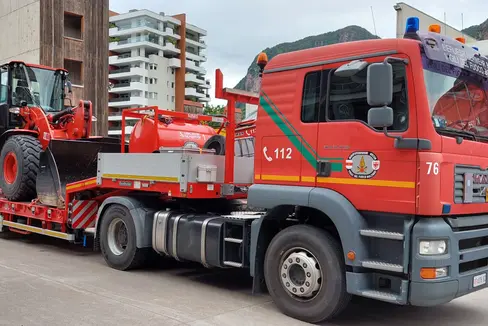 Vorbereitungen für den Hilfszug aus Südtirol für das Notstandsgebiet in der Emilia-Romagna heute im Innenhof der Berufsfeuerwehr in Bozen (Foto: LPA/Berufsfeuerwehr Bozen)