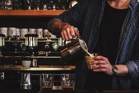 Vor allem um Arbeitslose wieder schneller in Arbeit zu bringen, hat die Landesregierung heute die Mindestdauer der Ausbildungs- und Orientierungspraktika auf einen Monat verkürzt. (Foto: Unsplash)