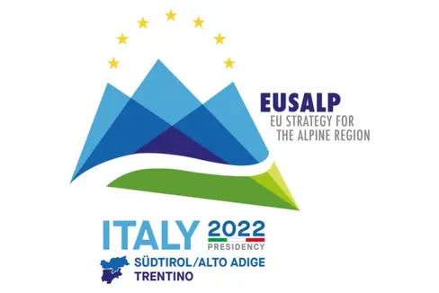 Il logo della Presidenza italiana di Eusalp 2022