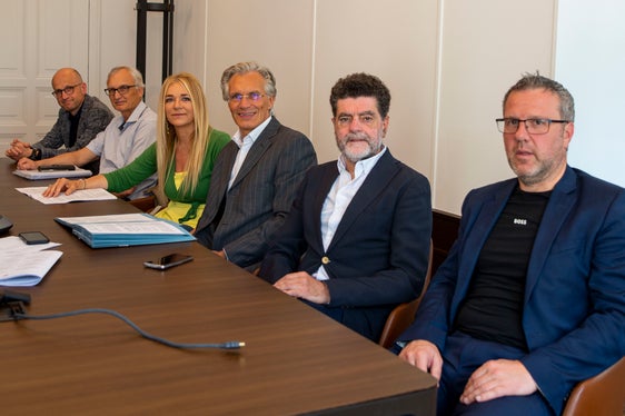 Die Mitglieder der Landesagentur für die Beziehungen zu den Gewerkschaften und die große Mehrheit der Gewerkschaftsorganisationen haben heute den BÜKV für die Führungskräfte 2020-2022 besiegelt. (Foto: LPA/Fabio Brucculeri)