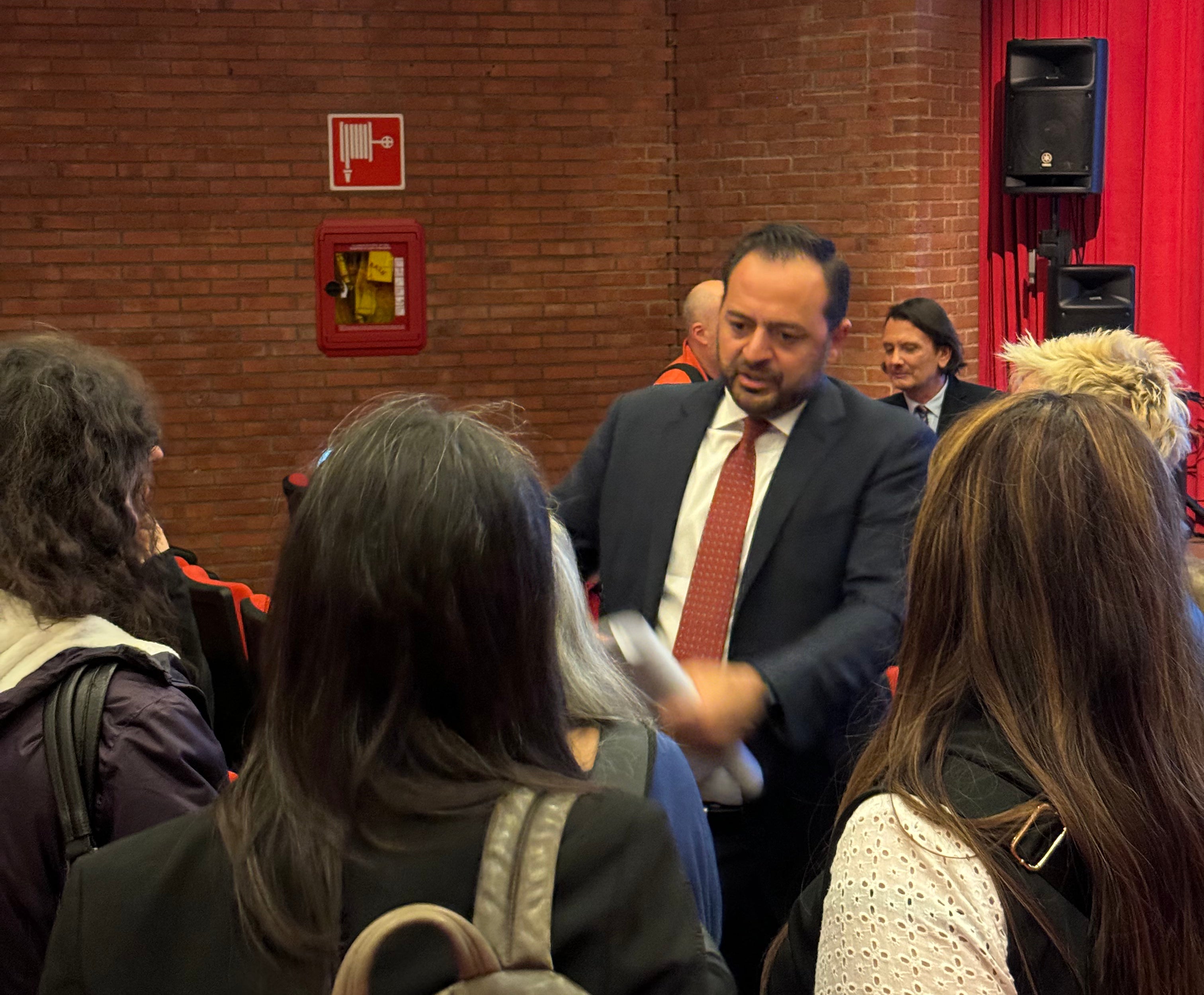 Ieri (16 maggio) il vicepresidente della Provincia Marco Galateo ha incontrato oltre duecento docenti a tempo determinato della scuola italiana per affrontare i temi legati alla precarietà (Foto: ASP/Direzione Istruzione e Formazione italiana)
