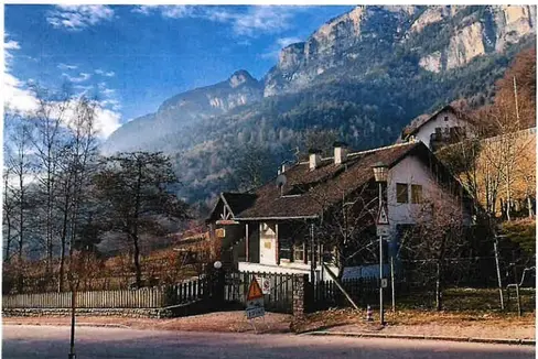 Die ehemalige Grundschule von Perdonig wird zu einem außerschulischen Lernort für Kinder und Jugendliche umgebaut. (Foto: LPA/Archiv Landesabteilung Vermögensverwaltung)