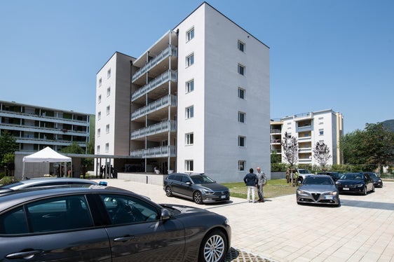 Il complesso residenziale per le famiglie dei militari realizzato dalla Provincia in via Resia (Foto: ASP/Ivo Corrà)