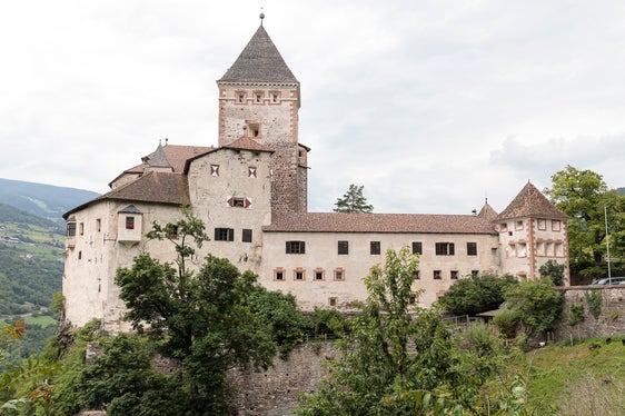 Das Burgeninstitut stellte die Trostburg für die Zusammenarbeit mit der Euregio und den Meraner Festspielen zur Verfügung. (Foto: LPA/Tiberio Sorvillo)