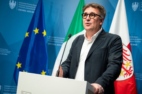 Il vicepresidente della Fondazione Cassa di Risparmio Walter Zambaldi: Un bellissimo lavoro di rete tra nove associazioni giovanili che hanno deciso di acquistare un mezzo per i loro spostamenti per rafforzare le attività per i giovani sul territorio come luogo di scoperta, cittadinanza e partecipazione. (Foto: USP/Fabio Brucculeri)