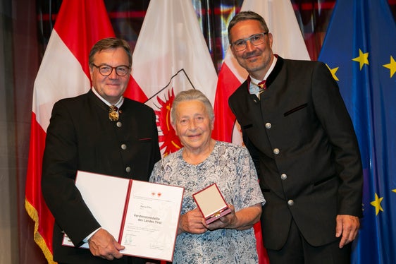 Medaglia del merito per Maria Fliri (Naturno) (Foto: Land Tirol/DieFotografen)