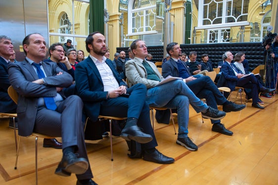 Alla presentazione odierna hanno preso parte anche gli assessori (da sinistra) Giuliano Vettorato, Philipp Achammer, Massimo Bessone e Daniel Alfreider. (Foto: ASP/Fabio Brucculeri)