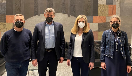 Il sistema cooperativo è un arricchimento per le piccole imprese del settore economico: (da sinistra) Grandi, assessore Widmann, Devilli e Paulmichl. (Foto: ASP/Dipartimento salute, banda larga e cooperative)