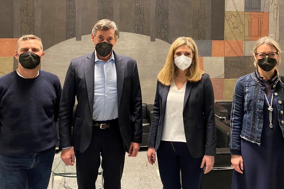 Il sistema cooperativo è un arricchimento per le piccole imprese del settore economico: (da sinistra) Grandi, assessore Widmann, Devilli e Paulmichl. (Foto: ASP/Dipartimento salute, banda larga e cooperative)