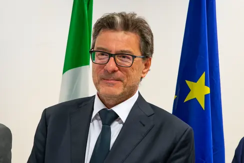 Der Minister für Wirtschaft und Finanzen, Giancarlo Giorgetti, hat heute gemeinsam mit den Landeshauptleuten von Südtirol und dem Trentino ein Finanzabkommen besiegelt. (Foto: LPA/Fabio Brucculeri)