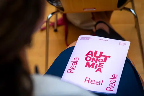 L'Autonomia, con le sue ripercussioni sulla vita reale, è al centro della Giornata dell'Autonomia di domani. Alle 12.15 presentazione del libro e quindi Colloqui con i politici (Foto: ASP/Fabio Brucculeri)