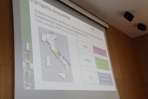 Auftakt für das italienweite Projekt necessARIA in Bozen: Ziel ist es, die Luftqualität in den Klassenräumen zu verbessern. (Foto: LPA/Landesagentur für Umwelt und Klimaschutz)