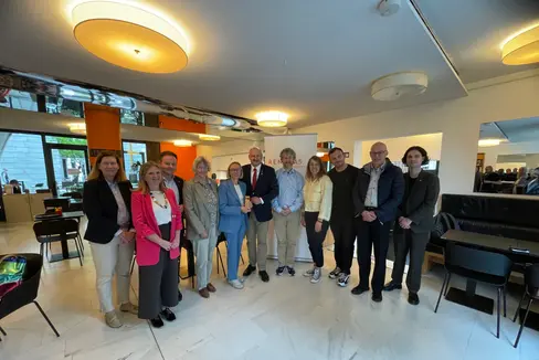 La delegazione in visita a Bolzano con l'assessora provinciale al Lavoro Magdalena Amhof (quinta da sinistra). (Foto: USP/Dipartimento Europa, Lavoro e Personale)