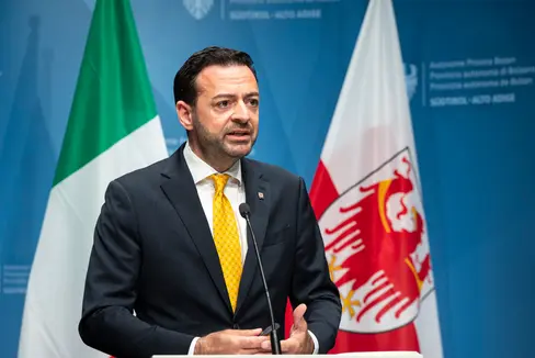Landesrat Marco Galateo stellt am 28. August die wichtigsten Entscheidungen der Landesregierung aus seinem Zuständigkeitsbereich Wirtschaftsentwicklung vor. (Foto: LPA/Fabio Brucculeri)