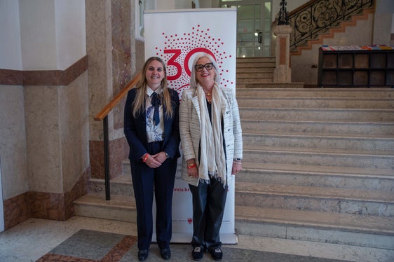 Presiederanno la Commissione provinciale nei prossimi anni: la presidente Ulrike Oberhammer (a sinistra) e la vicepresidente Nadia Mazzardis (a destra). (Foto: ASP/Greta Stuefer)