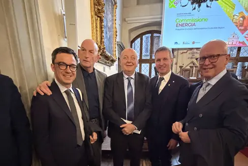 Sitzung der Kommission für Agrarpolitik (Commissione Politiche Agricole CPA) in Florenz (von links): Francesco Agus (Landwirtschaftsassessor Sardinien), Dario Bond (Landwirtschaftsassessor Veneto), Gilberto Pichetto Fratin (Italienischer Umweltminister), Landesrat Luis Walcher. (Foto: LPA/Ressort Landwirtschaft, Forstwirtschaft und Tourismus/Tobias Erschbamer)