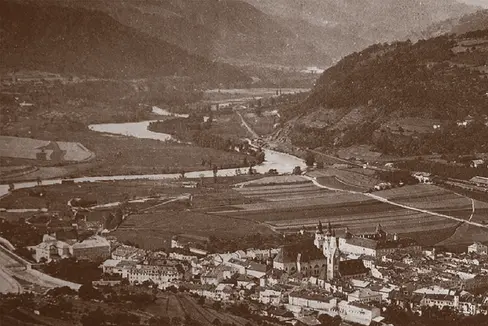 Il paesaggio naturale e culturale in Alto Adige ha subito profonde modifiche negli ultimi decenni. La mostra dei cronisti Cantiere Sudtirolo illustra questi cambiamenti. Qui Bressanone nel 1882. (Foto: ASP)