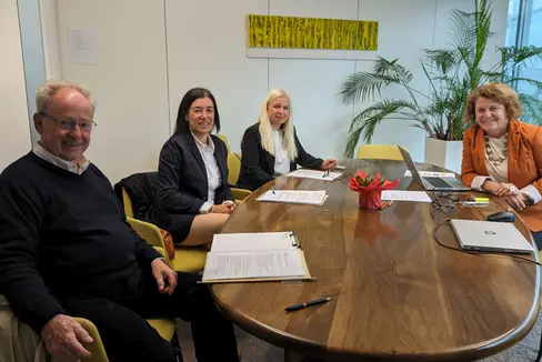 Landesrätin Rosmarie Pamer (r.) hat sich mit (v.l.) Werner Teutsch, Roberta Rigamonti und Sylvia Hofer vom Verein für Sachwalterschaft getroffen. (Foto: LPA/Hannes Wisthaler)