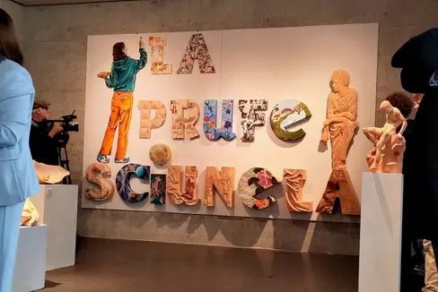 Dal ann de scola 2026-2027 inant passerà la tlasses de Ziplé y scultura tl lën y Policromatura y decurazion pitorica dla scola prufesciunela dal percurs da śën de trëi ani a n percurs de cater ani. (Foto: USP)