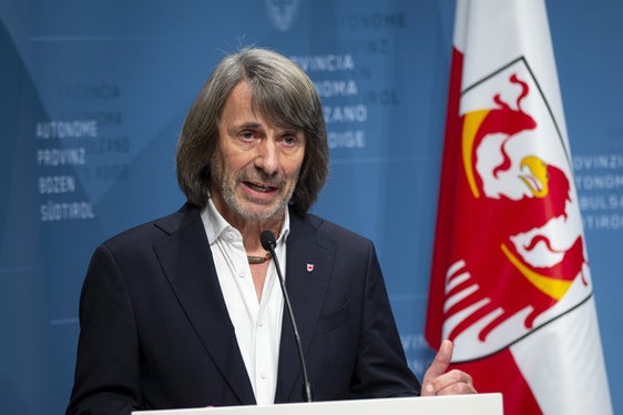 Eine gute Gesundheitsversorgung braucht Weitblick. Wir bilden heute jene Fachkräfte aus, die wir morgen für die Versorgung der Menschen in Südtirol benötigen. Deshalb setzen wir dort gezielt Schwerpunkte, wo sich für die kommenden Jahre ein besonderer Bedarf abzeichnet, sagt Gesundheitslandesrat Hubert Messner. (Foto: LPA/Fabio Brucculeri)