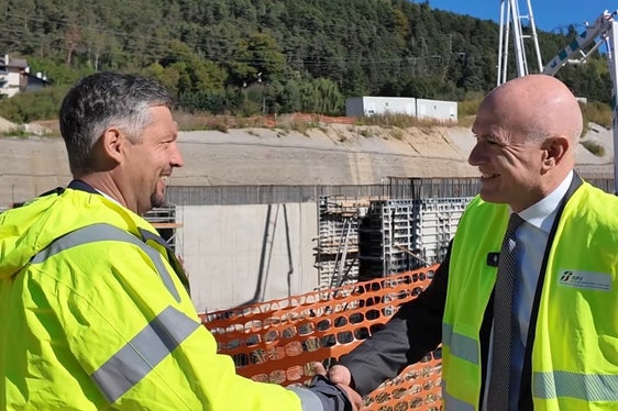 È confermato l’impegno di RFI per portare a termine l’opera nei tempi previsti, con l’obiettivo di consegnare al territorio un’infrastruttura moderna e funzionale in vista di Milano Cortina 2026. (Foto: USP/Ingo Dejaco)