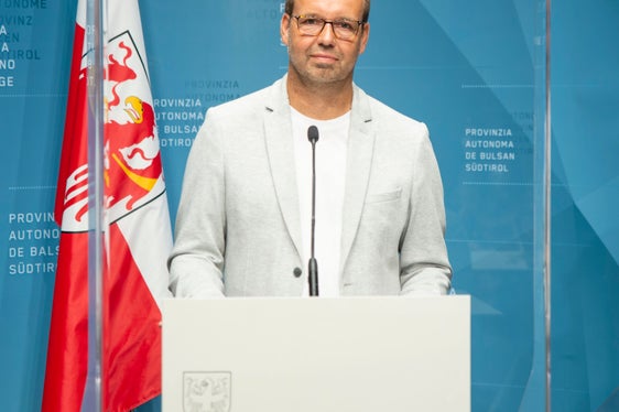 Geringe Literalität ist ein komplexes Phänomen: Prof. Sven Nickel (Freie Universität Bozen), informierte über Ursachen und Auswirkungen. (Foto: LPA/Landesamt für Weiterbildung)