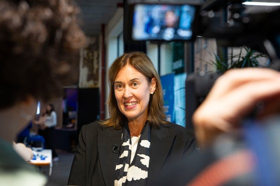 Die EU-Projektmesse zeigt auf, wie Europa in unterschiedlichen Lebensbereichen auf das tägliche Leben der Menschen Einfluss nimmt, sagt die Direktorin der Landesabteilung Europa, Martha Gärber. (Foto: LPA/Fabio Brucculeri)