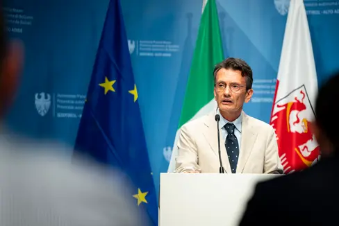 “Abbiamo osservato con attenzione i dati attuali, per comprendere quale sia lo stato del nostro sistema, in particolare per la città di Bolzano, dove gli spazi e l’organizzazione, soprattutto al primo ciclo, richiedono sempre molta attenzione”, spiega il sovrintendente scolastico Vincenzo Gullotta. (Foto: USP/Fabio Brucculeri)