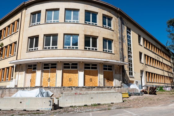 La facciata della vecchia scuola magistrale Giovanni Pascoli di via Manlio Longon, a Bolzano, futura sede del Centro per le biblioteche, l'autonomia e la tutela delle minoranze. (Foto: USP/Fabio Brucculeri)