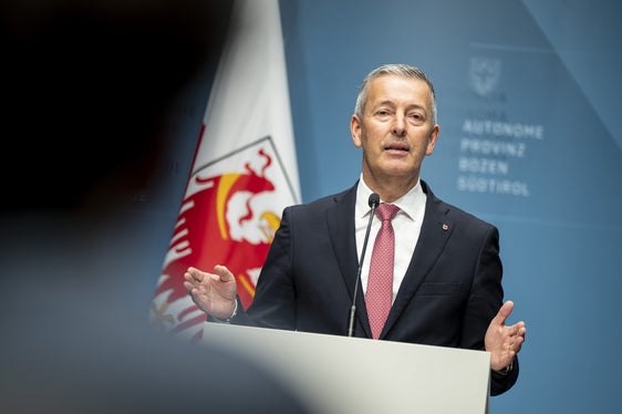 La mappa del radon ha scopo informativo. Mostra dove dovremmo prestare maggiore attenzione. Per le persone questo significa soprattutto: prevenire consapevolmente e adottare semplici misure”, sottolinea l'assessore provinciale Peter Brunner. (Foto: USP/Fabio Brucculeri)