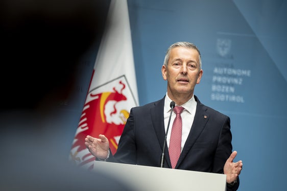 La mappa del radon ha scopo informativo. Mostra dove dovremmo prestare maggiore attenzione. Per le persone questo significa soprattutto: prevenire consapevolmente e adottare semplici misure”, sottolinea l'assessore provinciale Peter Brunner. (Foto: USP/Fabio Brucculeri)