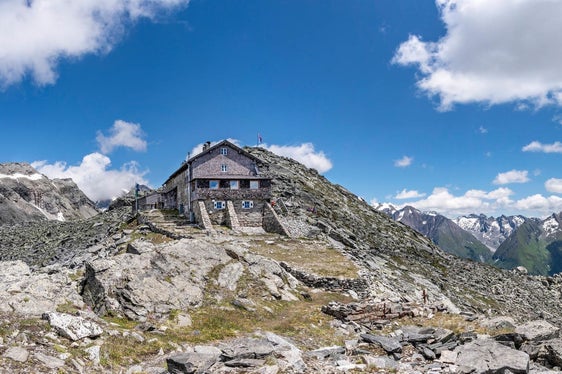 Die Europahütte liegt auf 2693 Metern Meereshöhe zwischen Südtiroler Pfitsch- und Tiroler Vennertal. (Foto: Europahütte)
