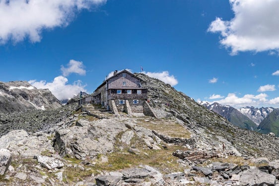Die Europahütte liegt auf 2693 Metern Meereshöhe zwischen Südtiroler Pfitsch- und Tiroler Vennertal. (Foto: Europahütte)