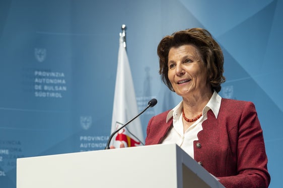 Unesco-Anerkennungen auf Landesebene koordiniert führen: Dies ist eines der Ziele des von Landesrätin Hochgruber Kuenzer (im Bild) vorgelegten Landesgesetzentwurfs. (Foto: LPA/Fabio Brucculeri)