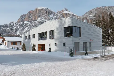 Der erneuerte Ausbildungs- und Logistikstützpunkt Tempesti in Corvara (Foto: LPA/GNews)