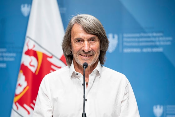 Ziel ist es, die wohnortnahe Gesundheitsversorgung weiter auszubauen, Wartezeiten weiter abzubauen und die Betreuung für die Menschen vor Ort langfristig abzusichern, betont Gesundheitslandesrat Hubert Messner. (Foto: LPA/Fabio Brucculeri)
