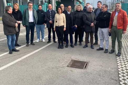 Der Trentiner Gemeindenverband, das Consorzio dei Comuni Trentini, hat heute (8. März) die Müllverbrennungsanlage in Bozen Süd besichtigt. (Foto: LPA)
