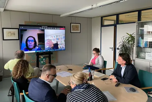 Nei giorni scorsi la cabina di regia del progetto “Effetto scuola” si è riunita in Intendenza scolastica e online per confrontarsi sul lavoro svolto (Foto: ASP/Direzione istruzione e formazione italiana)