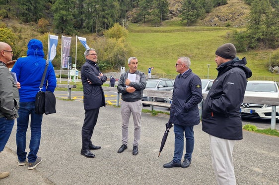 Il presidente Kompatscher e l'assessore Bianchi hanno effettuato un sopralluogo a Curon Venosta. (Foto: USP/Gianluca Crocco)