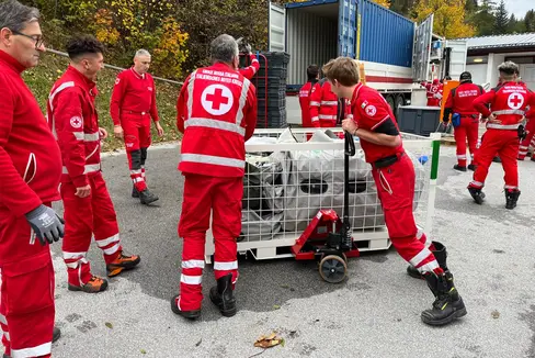 Organisationen, wie beispielsweise das Rote Kreuz, können sich bis zum 17. März beim Amt für Freiwilligenwesen und Solidarität melden, wenn sie auch in diesem Sommer Jugendlichen einen freiwilligen Ferieneinsatz ermöglichen wollen. (Foto: LPA/Landeskomitee Rotes Kreuz)