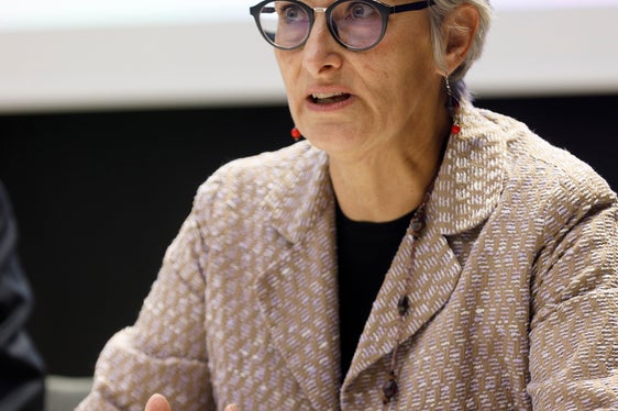 Die Abteilungsleiterin für Bildungsförderung im Land Südtirol, Rolanda Tschugguel: „Wir setzen uns dafür ein, dass das Recht auf Bildung gewahrt ist. Ziel ist es, Studenten die gleichen Chancen zu verschaffen, auch wenn sie nicht über ausreichend finanzielle Eigenmittel verfügen. (Foto: LPA/Tiberio Sorvillo)