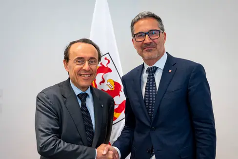 Il presidente della Provincia autonoma di Bolzano, Arno Kompatscher (a destra), ha ricevuto a Palazzo Widmann la visita del nuovo questore di Bolzano, Giuseppe Ferrari. (Foto: USP/Fabio Brucculeri)